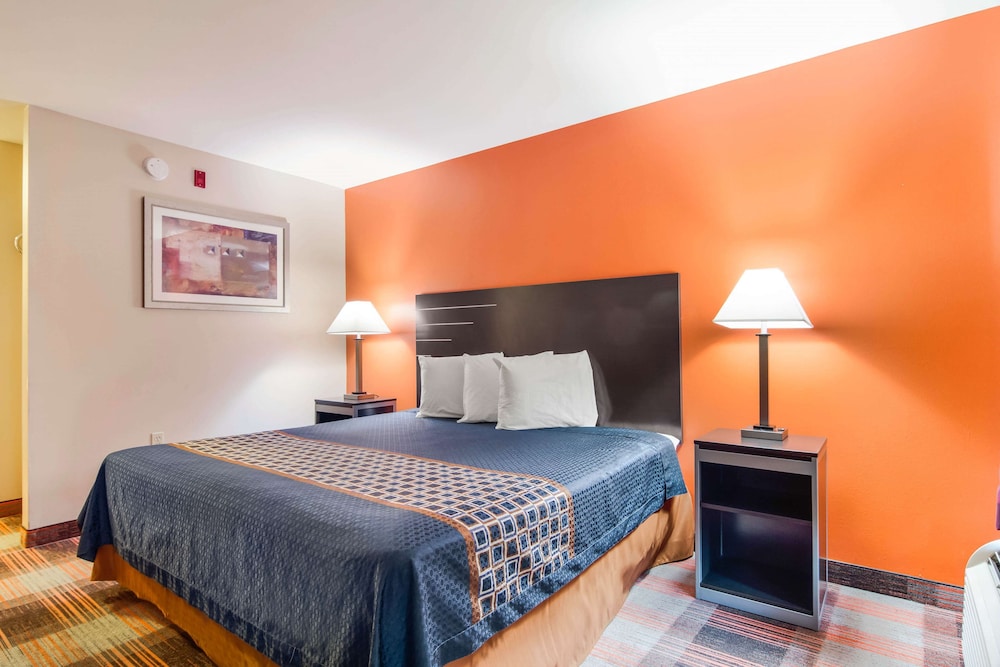 Room, 1 King Bed, Non Smoking - Photo 5