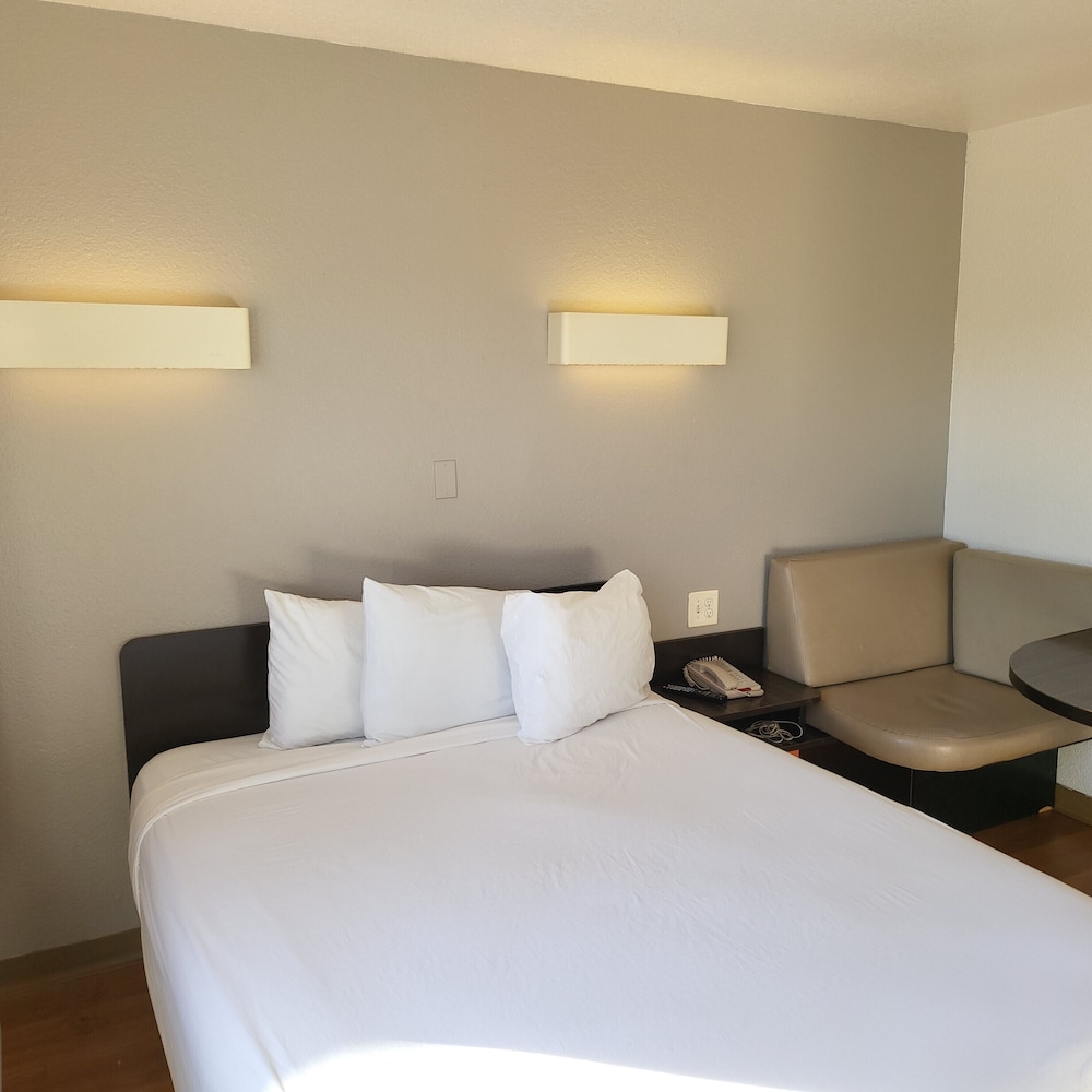 Room, 1 Queen Bed, Non Smoking photo 2