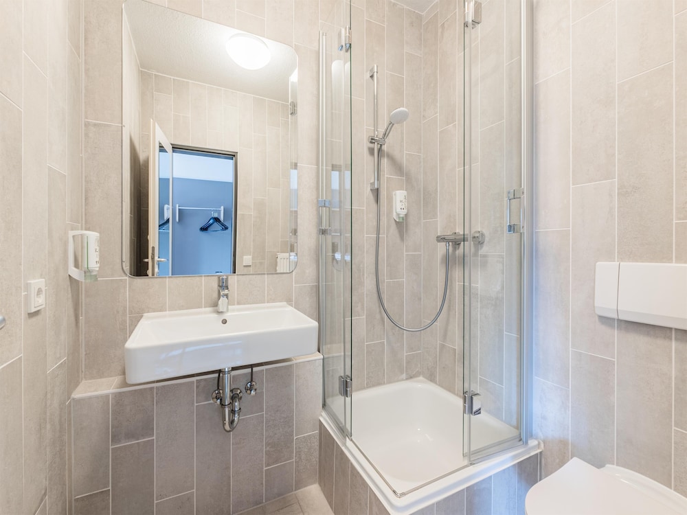 Twin Room - Photo 2