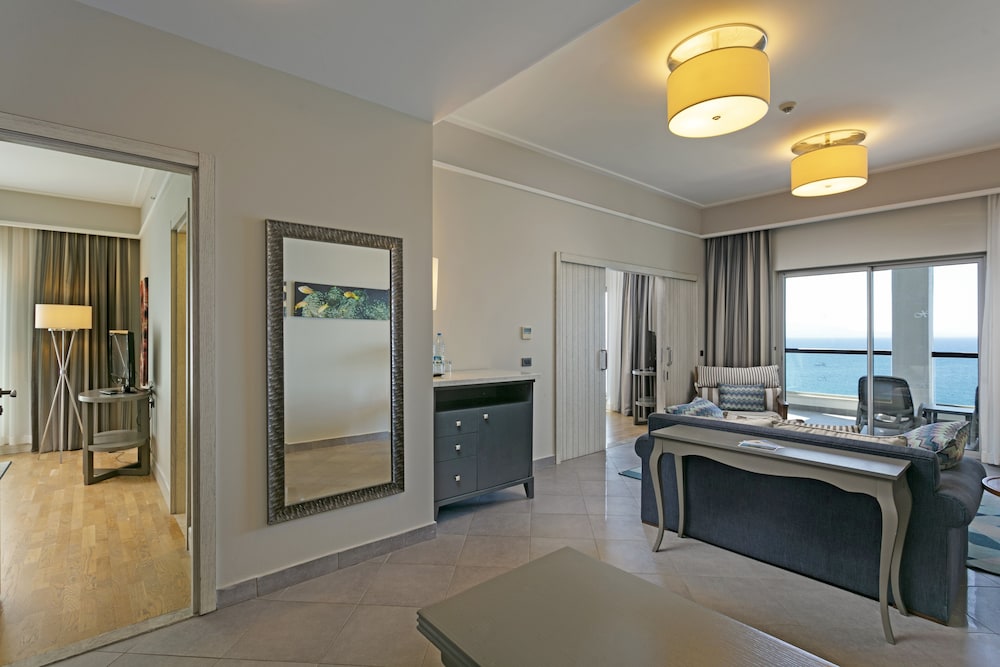 Suite (Elegance) photo 2
