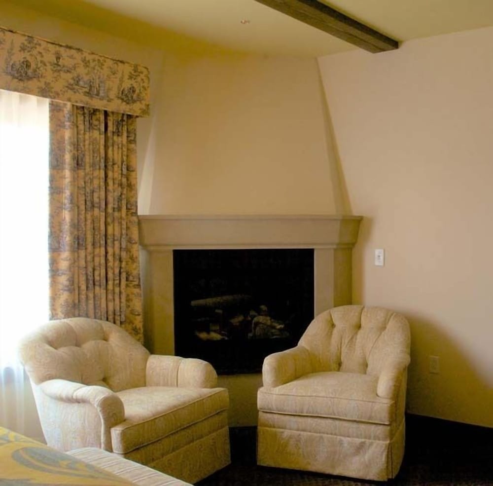 Standard Room, 2 Queen Beds, Golf View (Golf View Double Queen) photo 1
