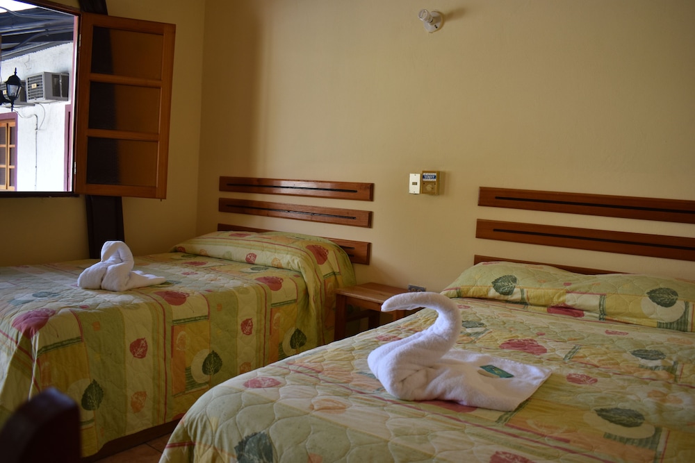 Basic Twin Room, 2 Twin Beds photo 2