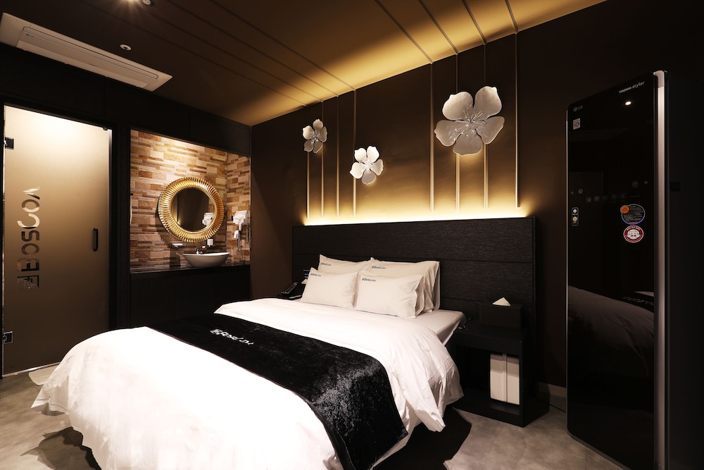 Deluxe Double Room (No Breakfast) - Photo 21