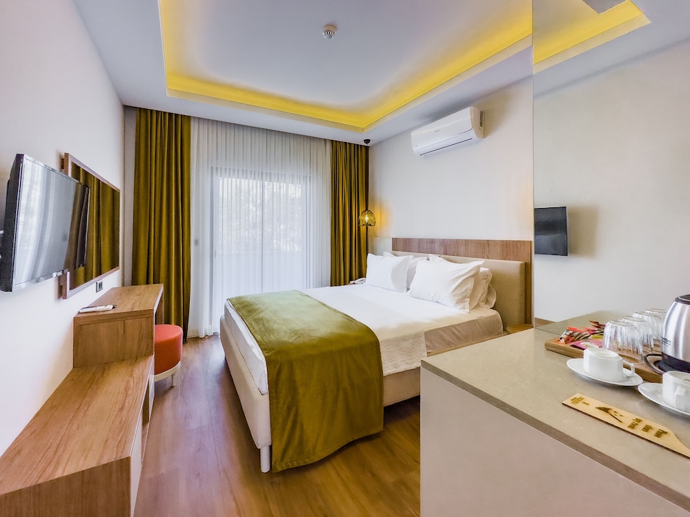 Deluxe Double Room, Balcony,Side Sea View - Photo 9