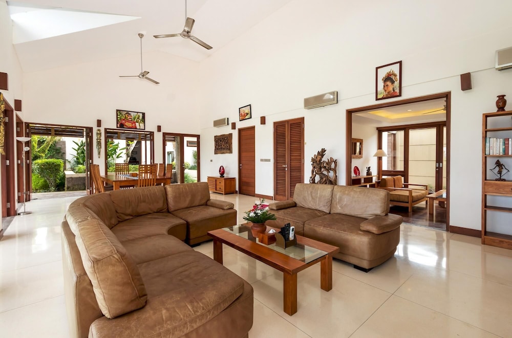 Villa, Smoking photo 1