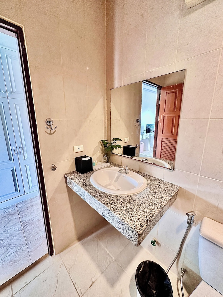 Deluxe Double Room - Photo 7