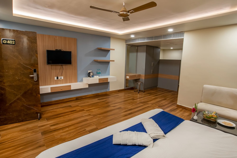Deluxe Double Room, City View photo 3
