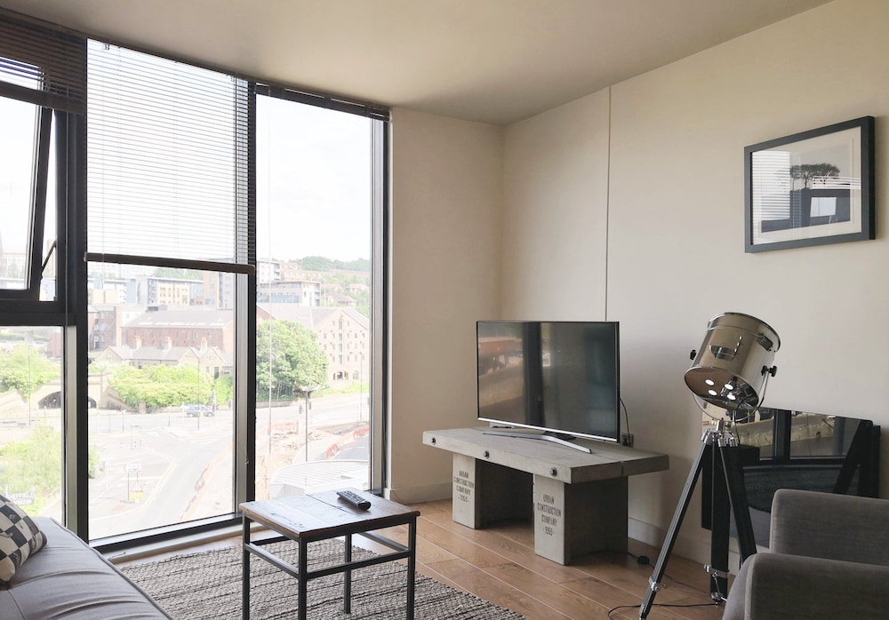 Large Executive 2 Bedroom Apartment photo 1