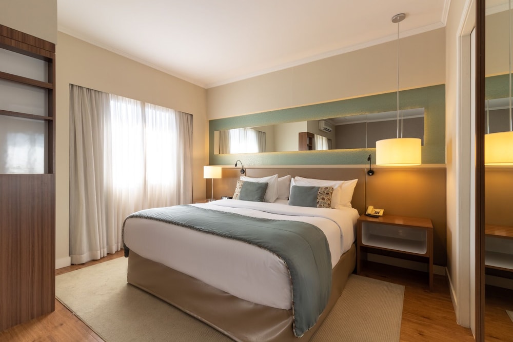 Business Room, 1 Queen Bed - Photo 1