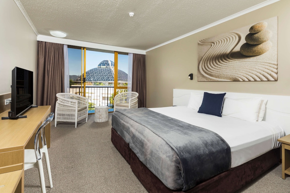 Superior King Balcony Room - Photo 5