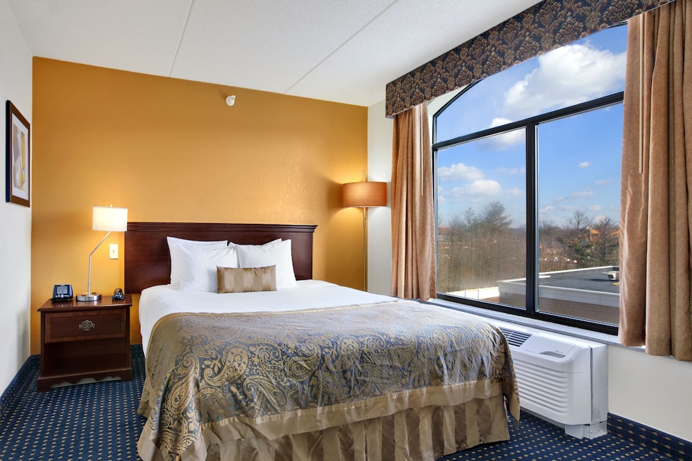 Suite, 1 King Bed with Sofa bed, Non Smoking - Photo 3