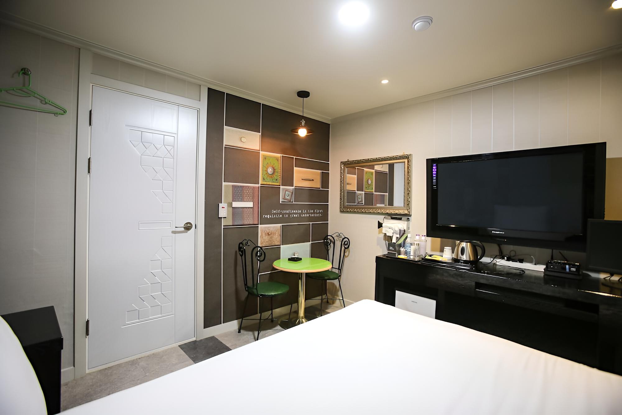 Room (Standard Room B (Free viewing of Netf) - Photo 3