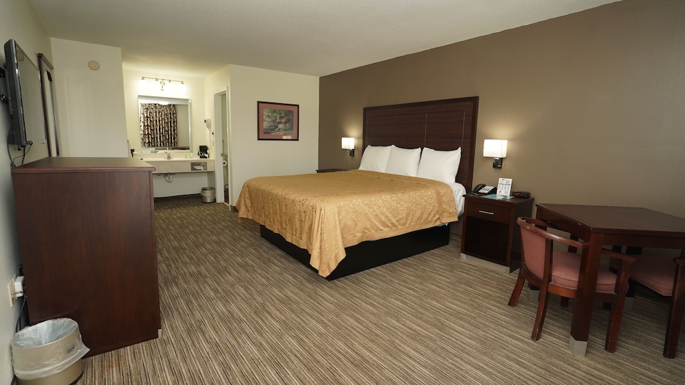Standard Room, 1 King Bed photo 1