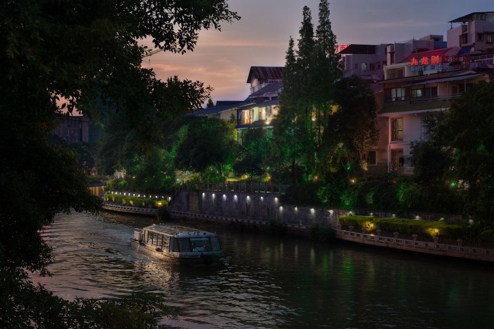 Signature Double Room, River View photo 3
