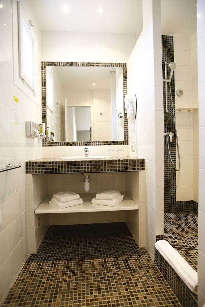 Standard Double Room, City View or Country View - Photo 3