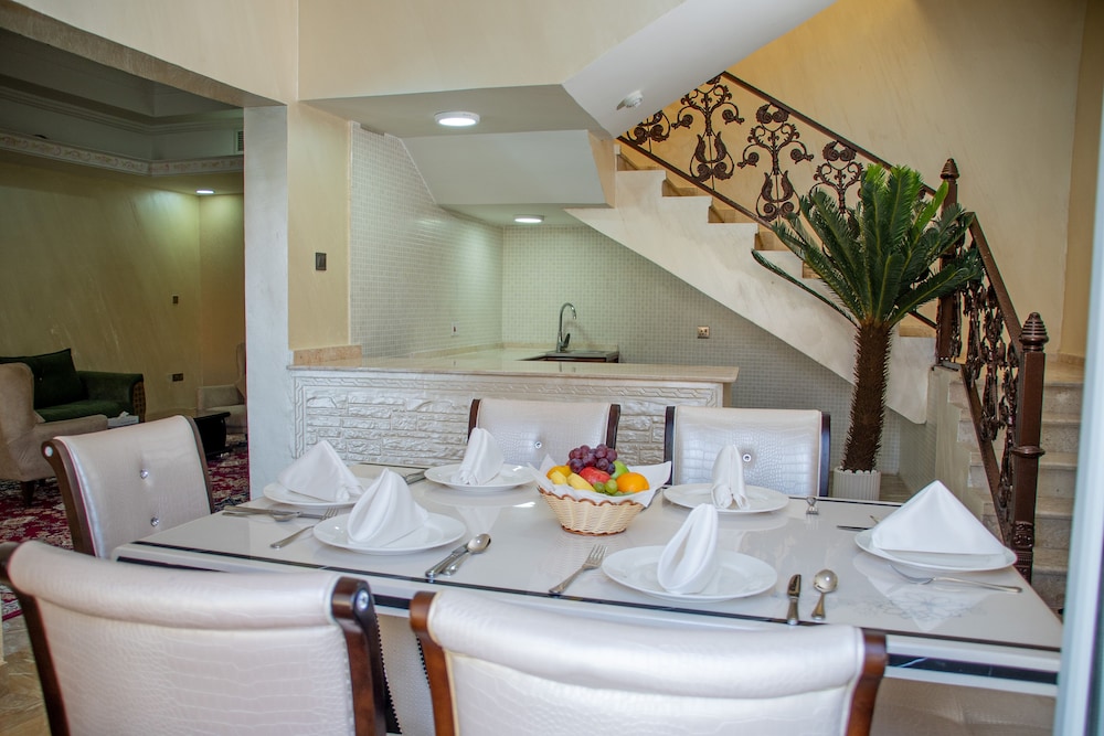 Deluxe Suite - Photo 8