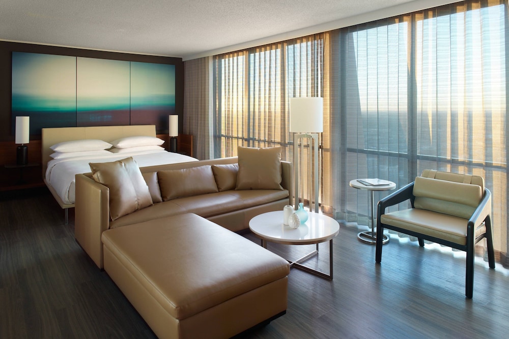 Junior Suite, 1 King Bed photo 3
