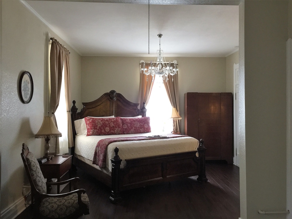 Harding Spring Suite photo 1