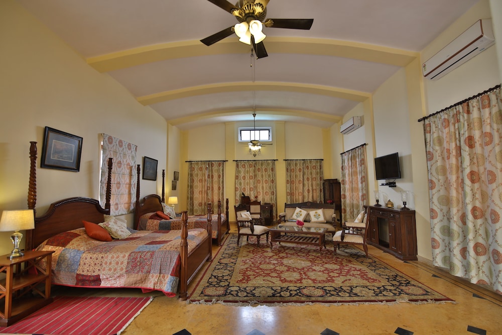 Royal Suite photo 2