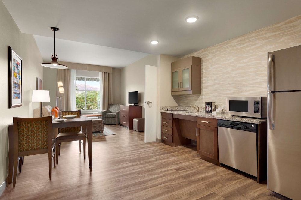 Studio, 2 Queen Beds, Accessible, Bathtub
