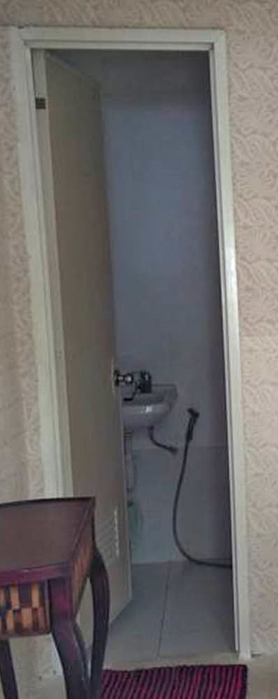 Room For 3 Pax, Shared Bathroom (Room 5) photo 2