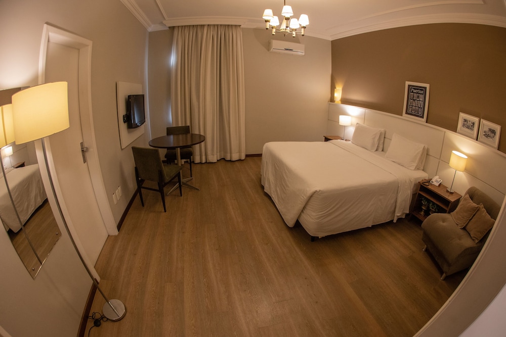 Family Quadruple Room, Air conditioning, City View - Photo 8