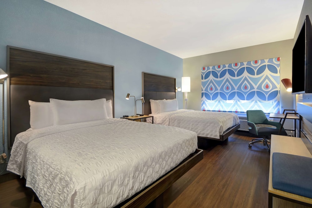 Room, 2 Queen Beds, Accessible, Bathtub - Photo 2