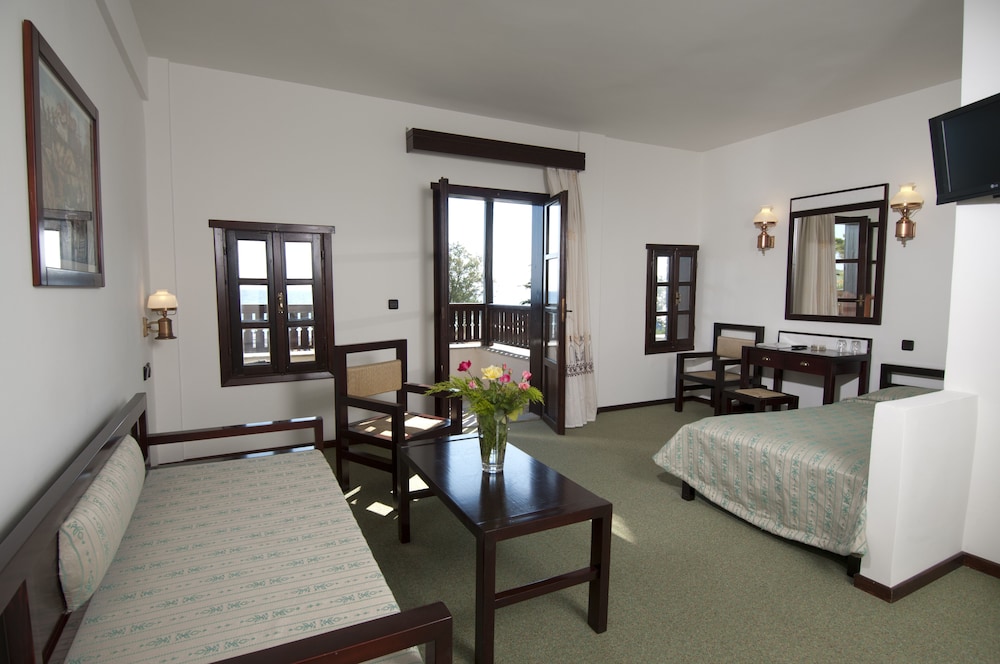 Family Two Bedroom Suite - Photo 11