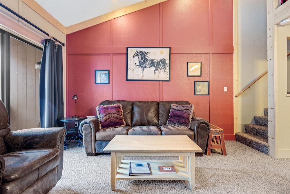 Condo, 2 Bedrooms