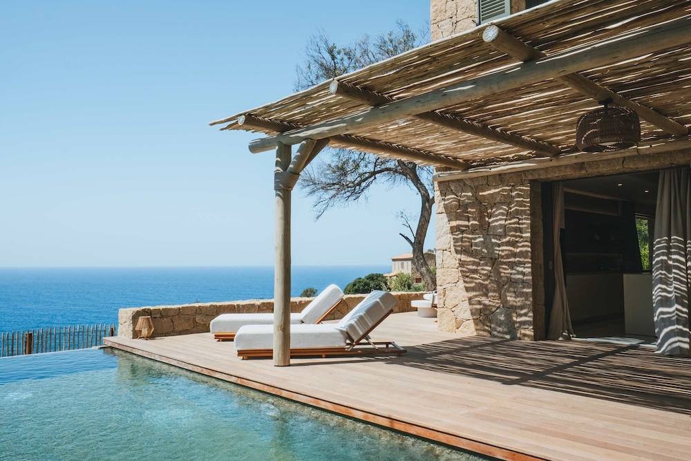 Villa photo 1