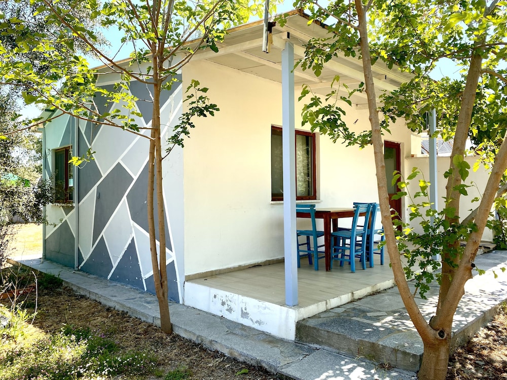 Family Triple Room, Multiple Beds, Patio, Garden View photo 3