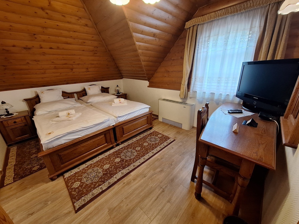 Standard Double or Twin Room photo 1