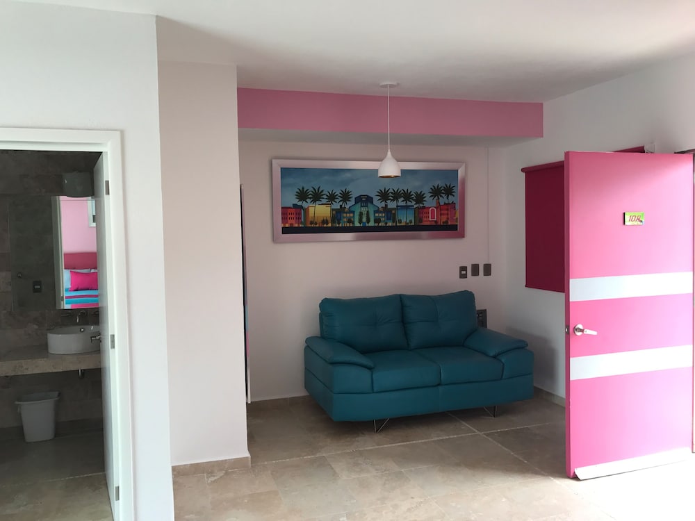Deluxe Single Room, 1 King Bed with Sofa bed photo 3