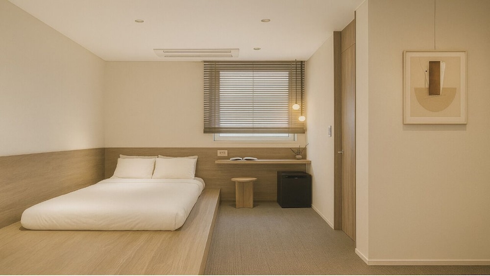 Basic Double Room, 1 Queen Bed, Non Smoking, Private Bathroom