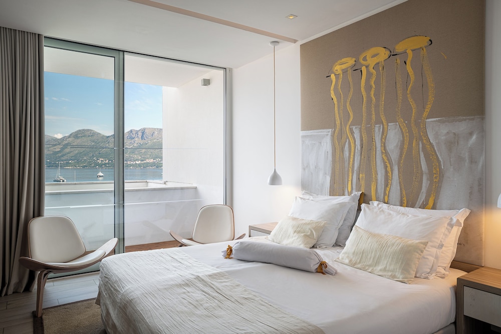 Premium Double Room with Balcony, Partial Sea View