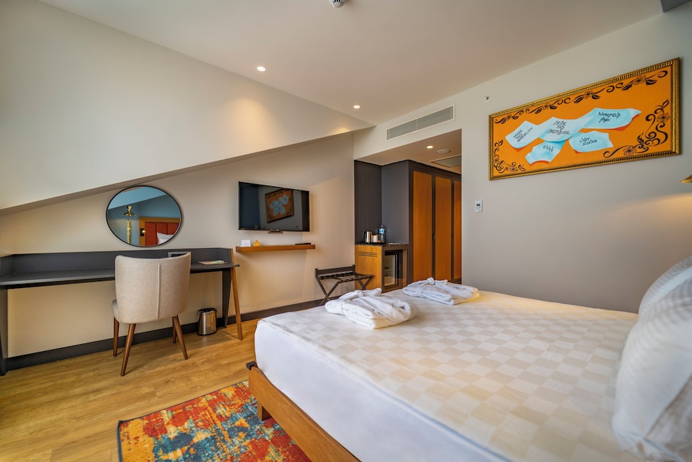 DELUXE ROOF ROOM SEA VIEW