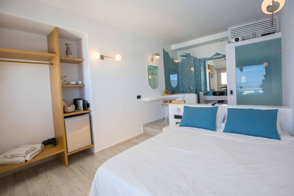 Luxury Suite, Hot Tub, Sea View