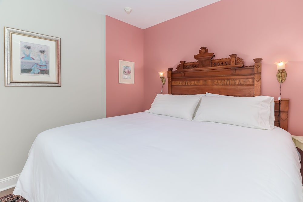 Room (Lucindas Suite) photo 2