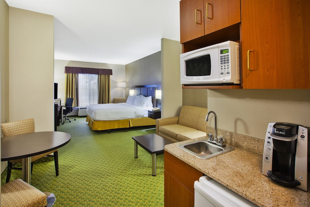 Suite, 1 King Bed - Photo 2