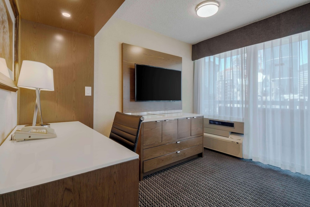 Suite, 2 Double Beds, Mobility Accessible, Refrigerator & Microwave (with Sofabed) thumbnail 6