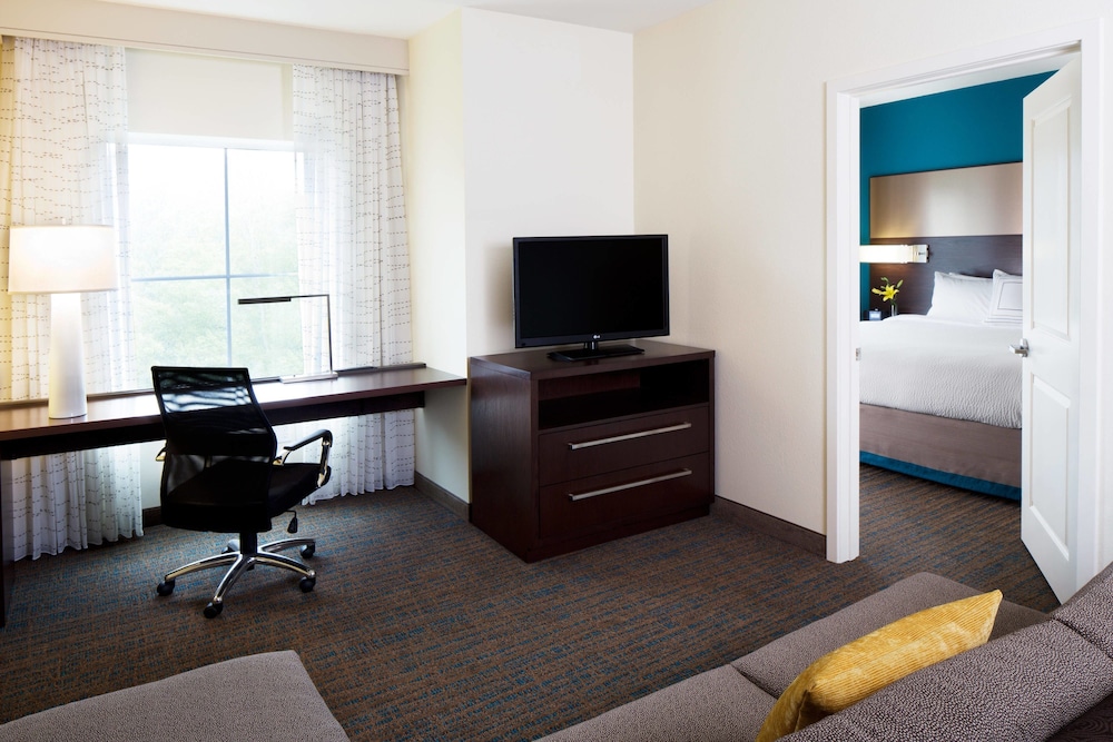 Studio, 1 King Bed with Sofa bed (Mobility/Hearing Accessible, Tub) photo 3