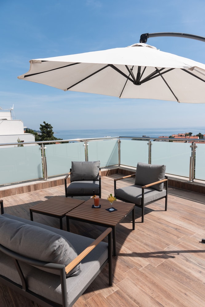 Deluxe Penthouse, 2 Bedrooms, Non Smoking, Sea View thumbnail 6
