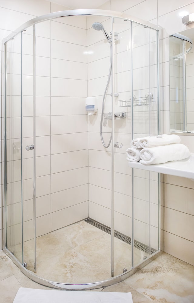Double or Twin Room - Photo 2