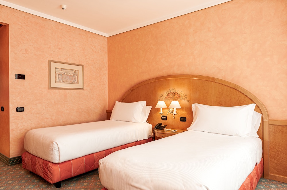 Classic Twin Room - Photo 1