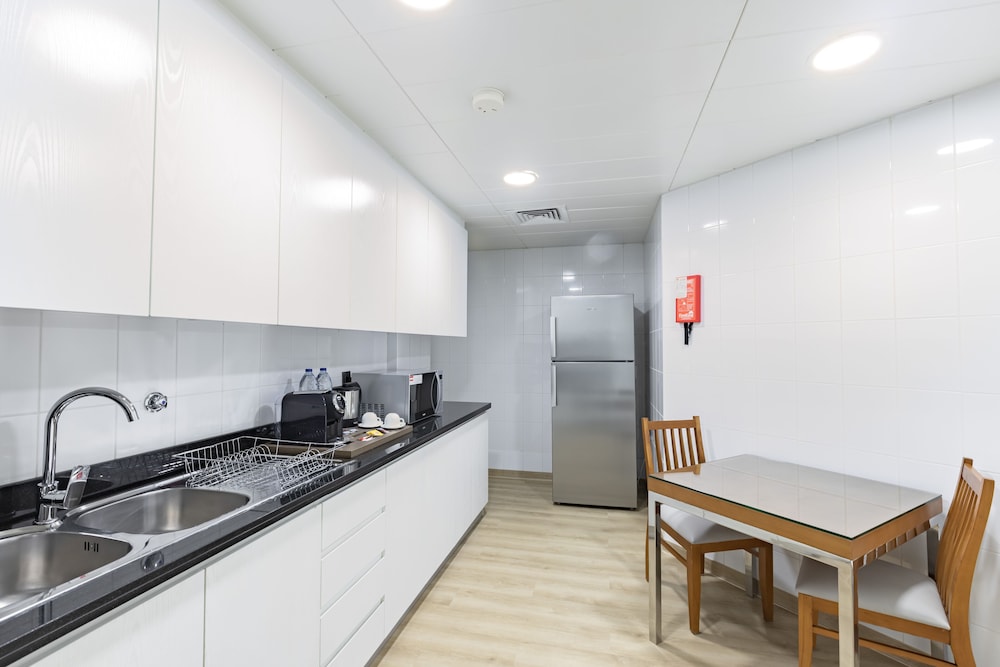 Three Bedroom Premier - Golden Sands 10 photo 3