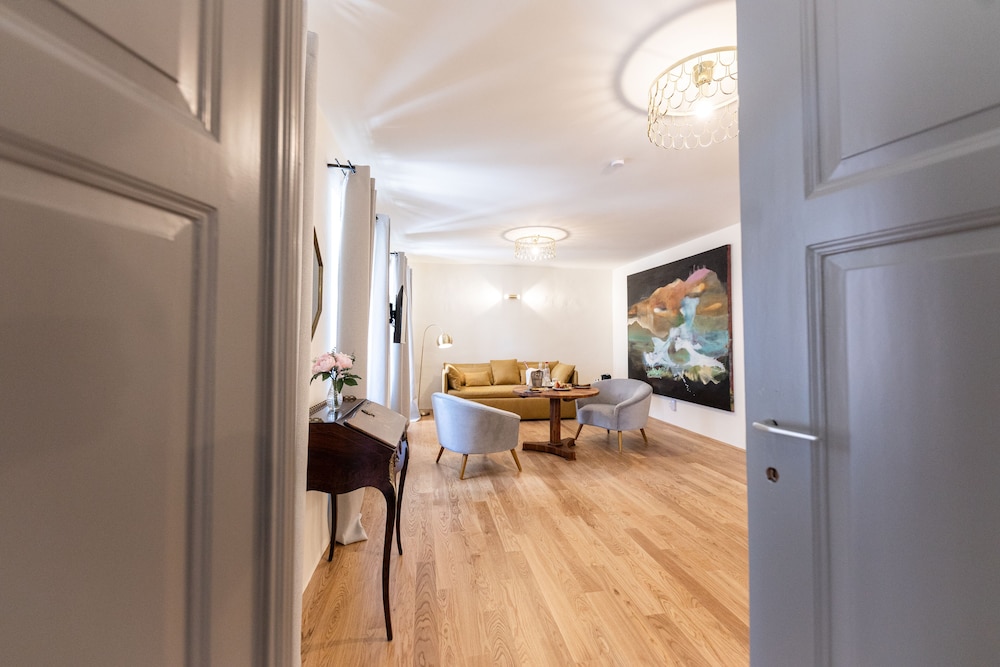 Deluxe Suite - Photo 3