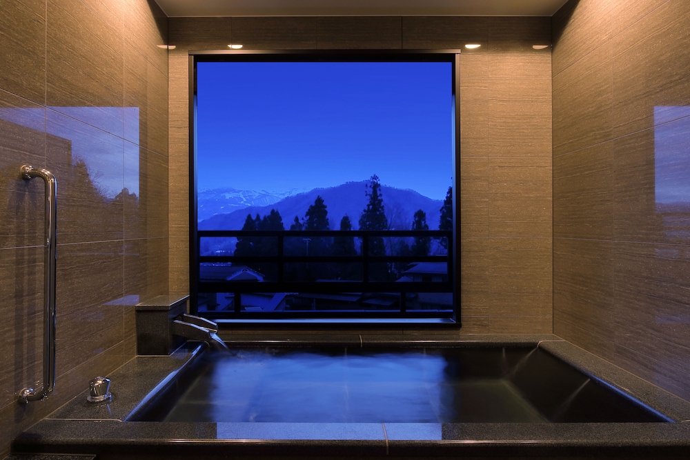Japanese Western Style Room, with Half Private Open-air Bath - Photo 4