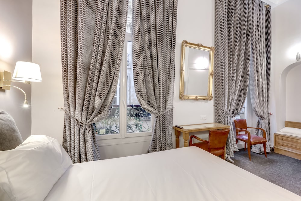 Triple Room, Multiple Beds photo 3