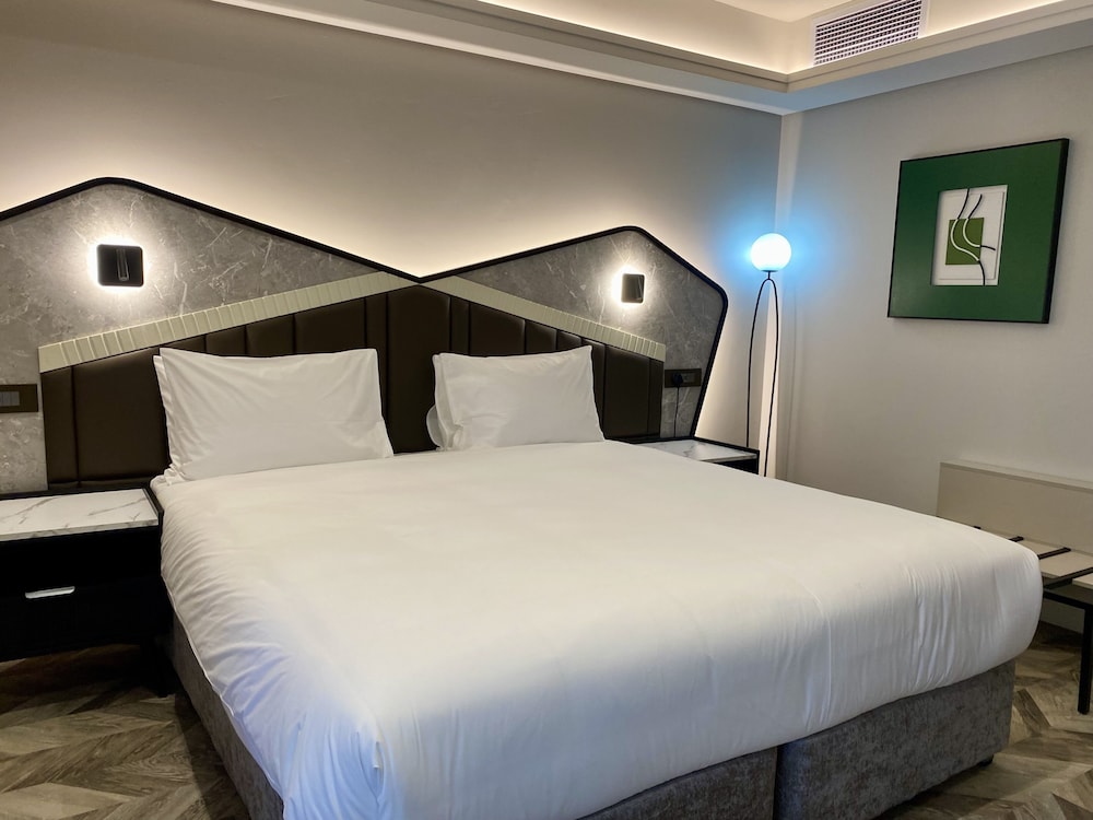 Deluxe Double or Twin Room, 1 Bedroom, Non Smoking, City View photo 3