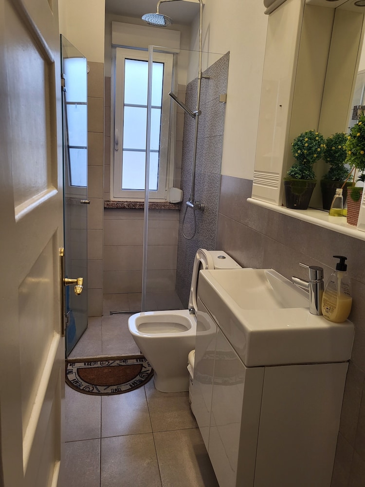 Basic Double Room - Photo 14